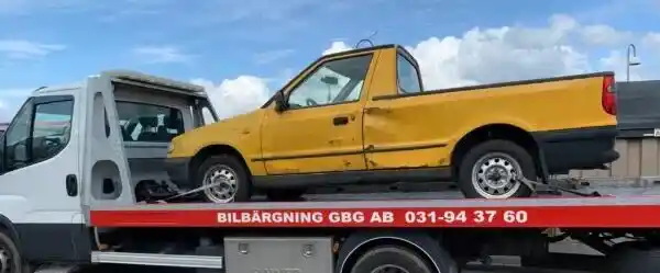 Närbild på katalysator och kopparkablar i en bil som visar dolda värden som påverkar ersättning vid skrotning och demontering.