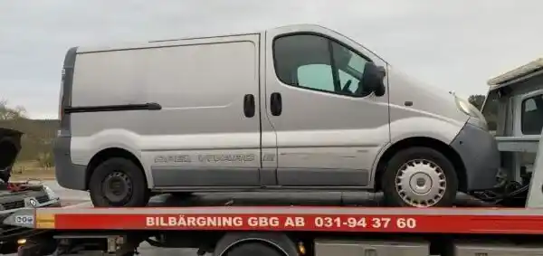 Skrotbil med skatteskuld parkerad och redo för skrotning med fokus på ägaransvar och korrekt process